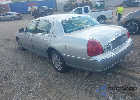 2006 Lincoln Town Car Signature Limited из США, поврежденный, VIN 1LNHM82V96Y616476